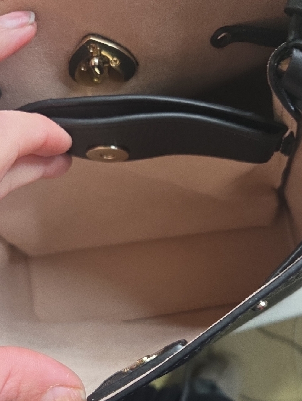 kate spade Marti  Black Pebbled Leather Bucket Bag with Contrast Interior - Picture 6 of 6